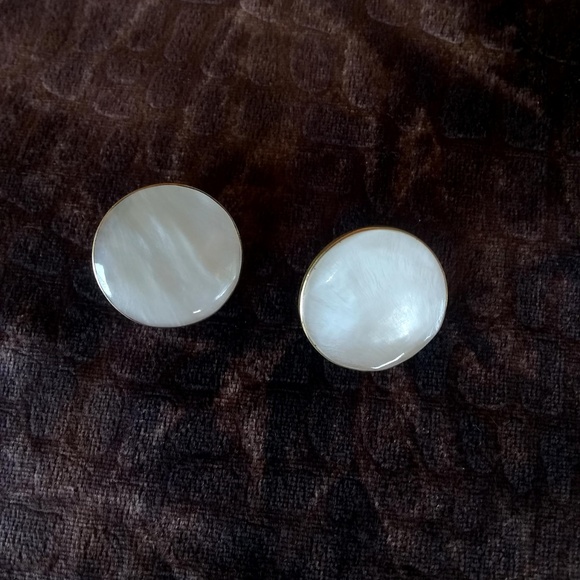 Vintage Karla Jordan - MOP Gold Round Earrings - Picture 2 of 5